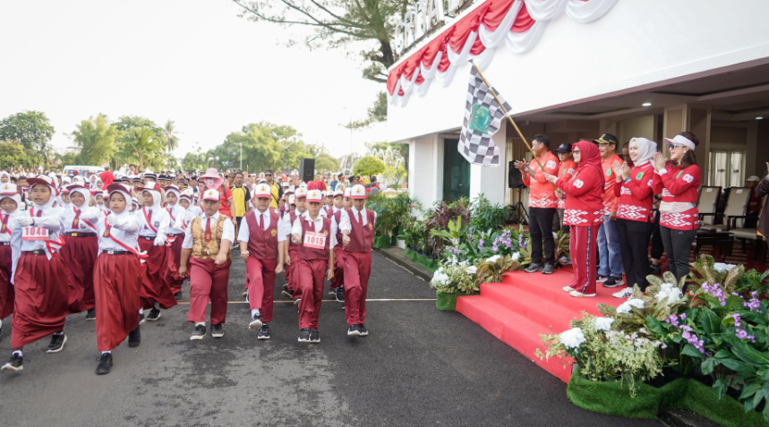 Wabup Rohman Lepas Semangat Juang Pelajar Muba Lewat Lomba Baris-Berbaris