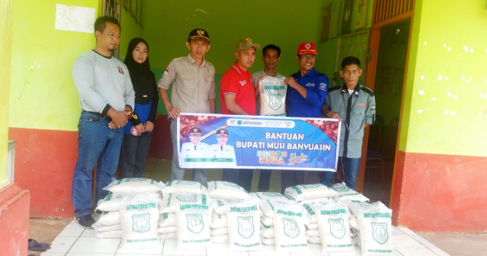 Pemkab Muba Salurkan Bantuan Beras untuk Korban Puting Beliung di Jirak Jaya